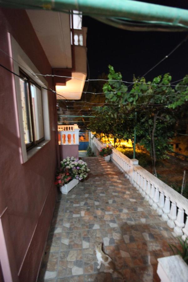 Vila Jakupi Apartment Sarande